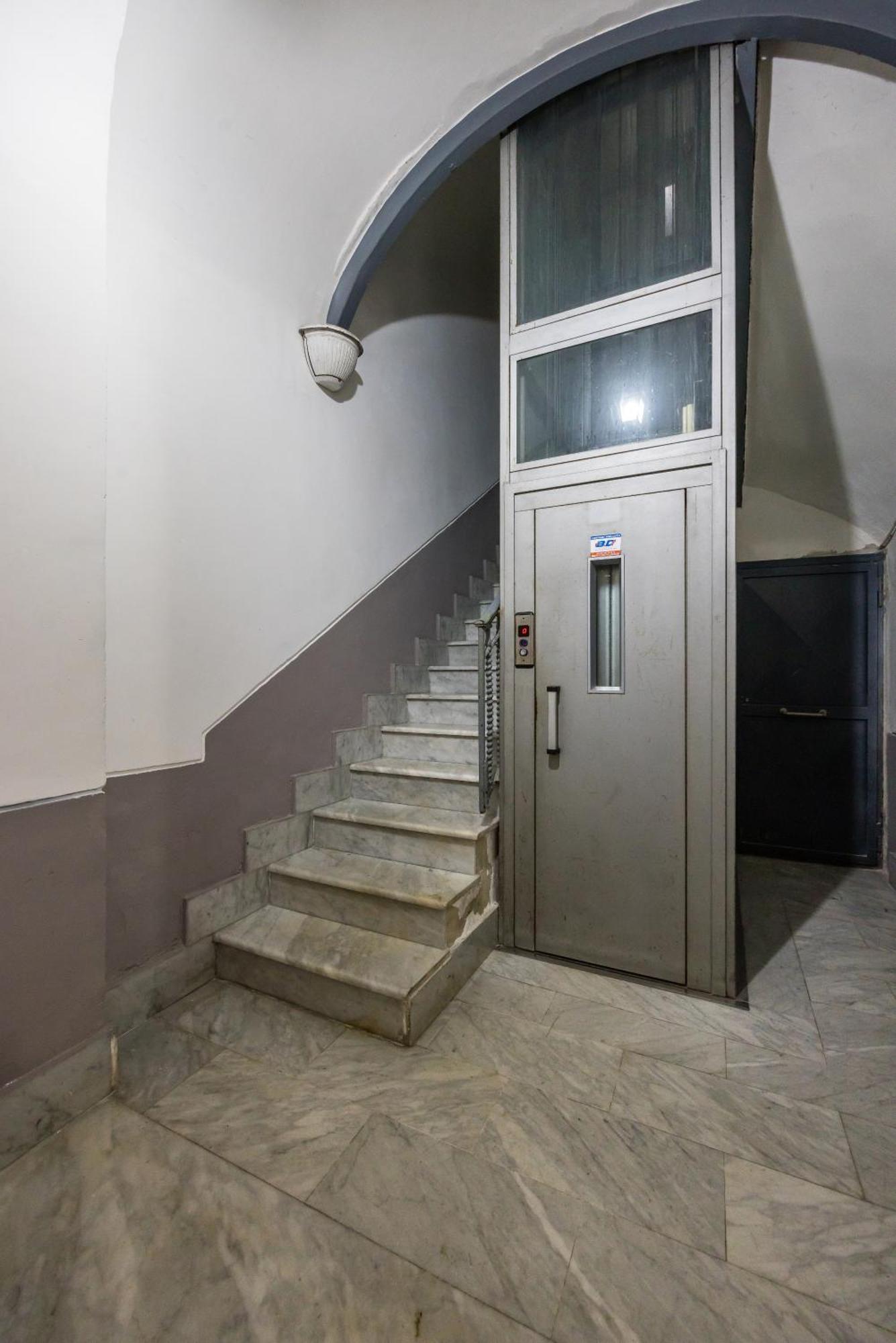 Lioy 25 By Napoliapartments Buitenkant foto