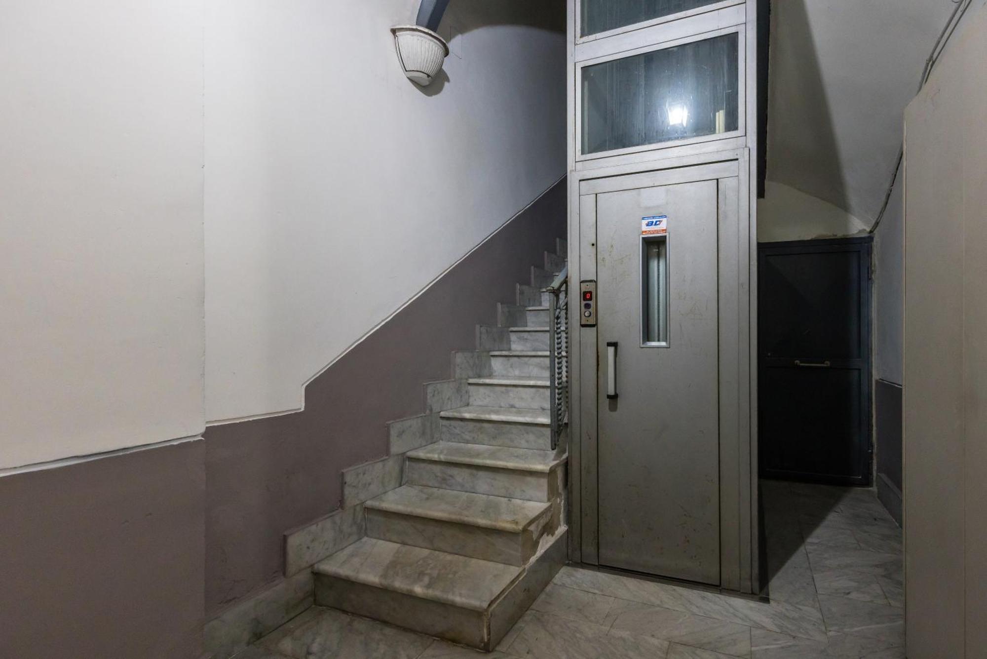 Lioy 25 By Napoliapartments Buitenkant foto