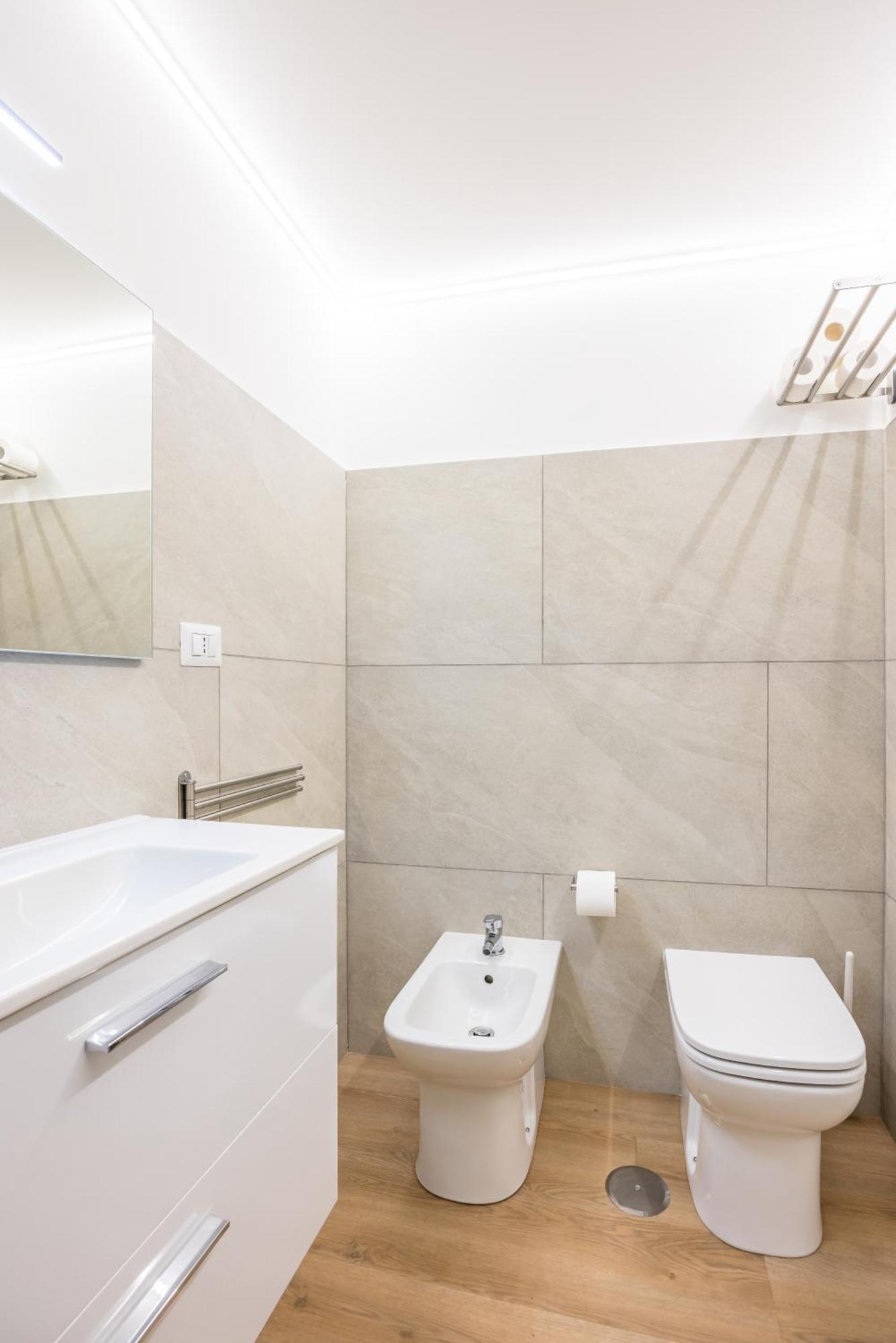 Lioy 25 By Napoliapartments Buitenkant foto