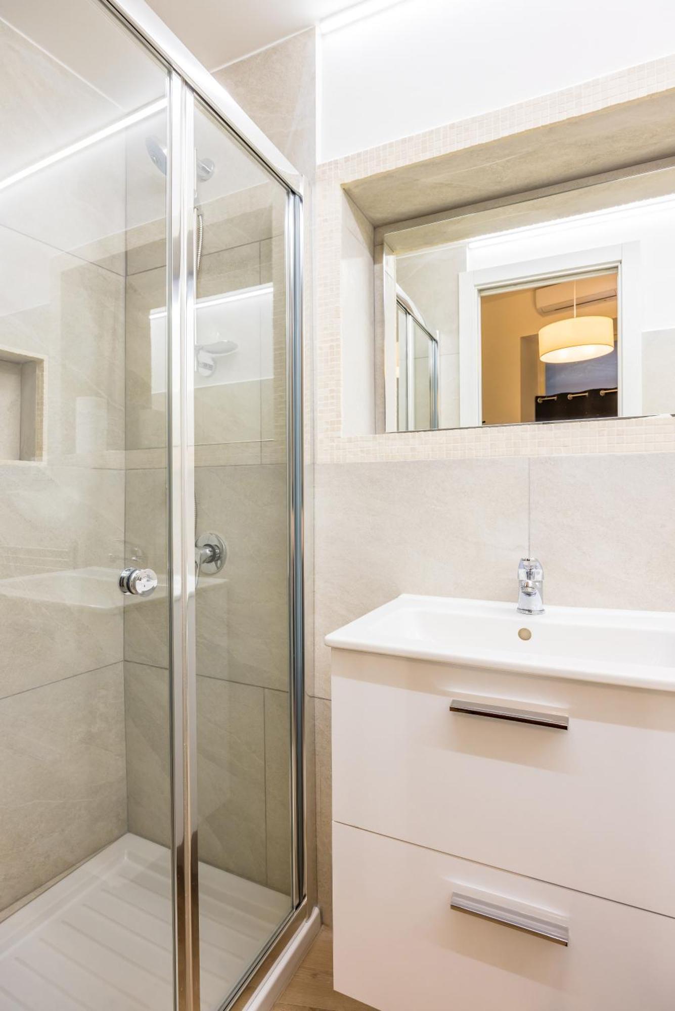 Lioy 25 By Napoliapartments Buitenkant foto